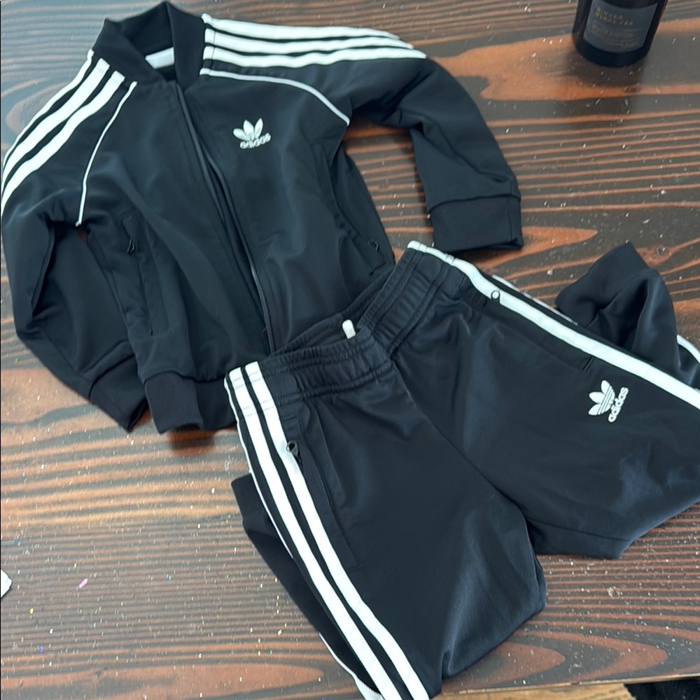 Adidas Toddler Black and White Tracksuit Set 3-4T unisex like new🖤